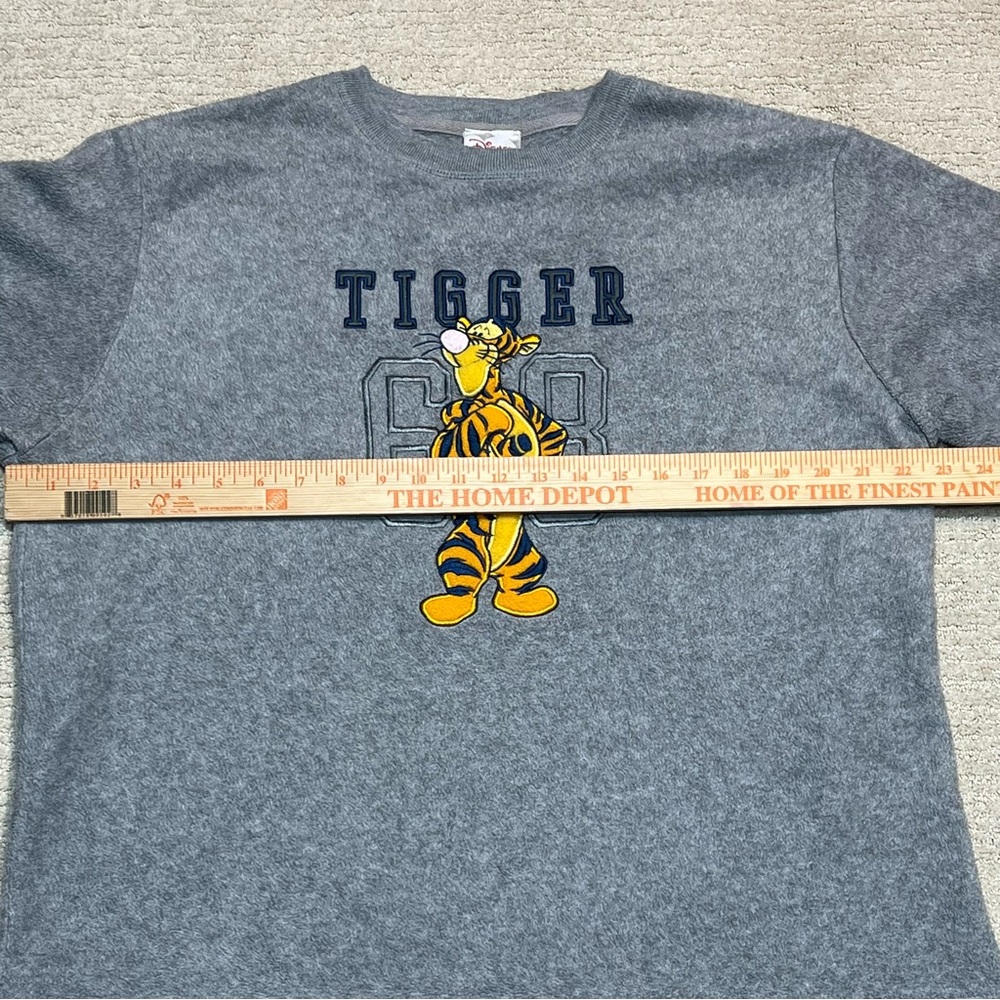 Vintage Disney Store Gray Fleece Tigger Crewneck Pullover Sweatshirt Size Medium - Picture 5 of 6